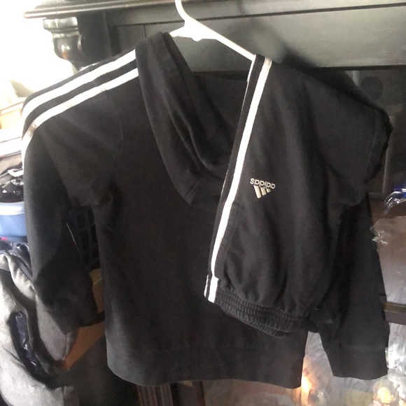 Boys Adidas Sweat Suit - Picture 2 of 3